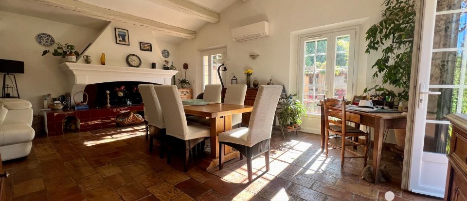 Traditional house 6 rooms of 158 m² in Le Beausset (83330)