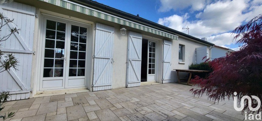 Maison traditionnelle 5 pièces de 122 m² à Saint-Christophe-du-Bois (49280)
