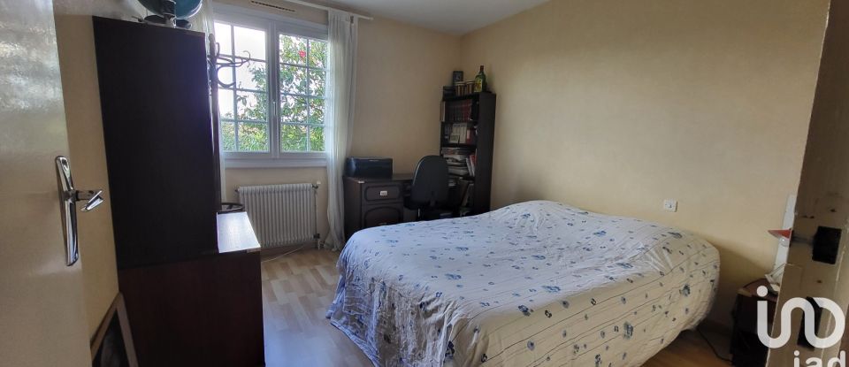 House 5 rooms of 122 m² in Saint-Christophe-du-Bois (49280)