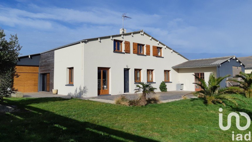 House 6 rooms of 167 m² in Gouville-sur-Mer (50560)