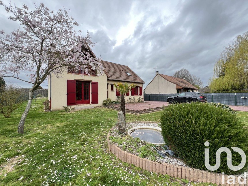 Maison 7 pièces de 143 m² à Roézé-sur-Sarthe (72210)