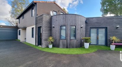 House 8 rooms of 212 m² in Le Loroux-Bottereau (44430)