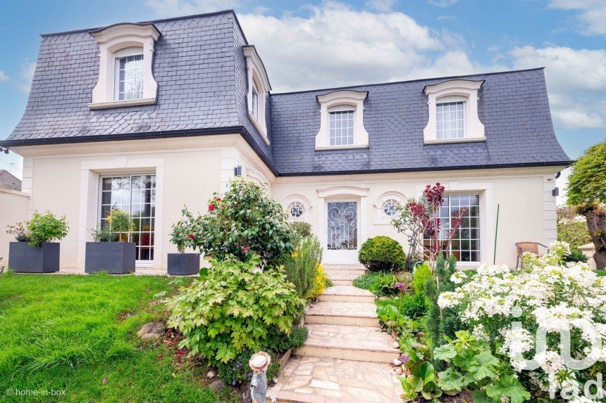 Maison traditionnelle 7 pièces de 213 m² à Champs-sur-Marne (77420)