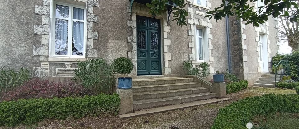Mansion 7 rooms of 185 m² in Mazières-en-Gâtine (79310)