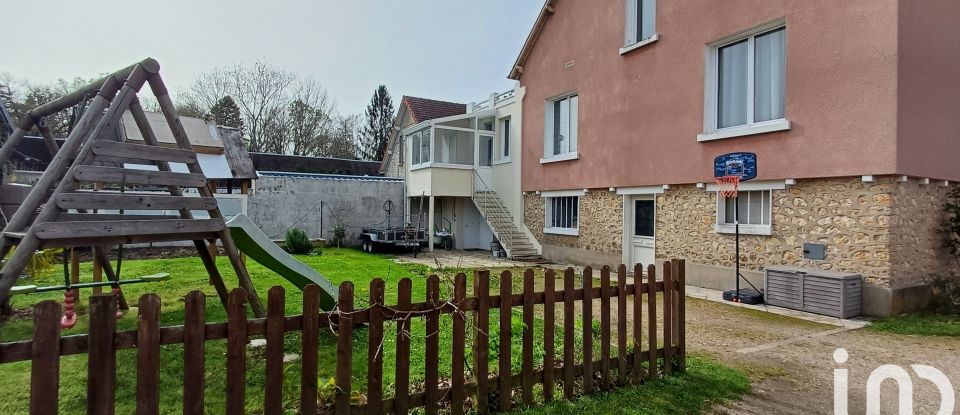 Maison traditionnelle 6 pièces de 210 m² à Saint-Jean-le-Blanc (45650)