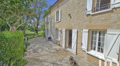 Maison traditionnelle 7 pièces de 203 m² à Flaujagues (33350)