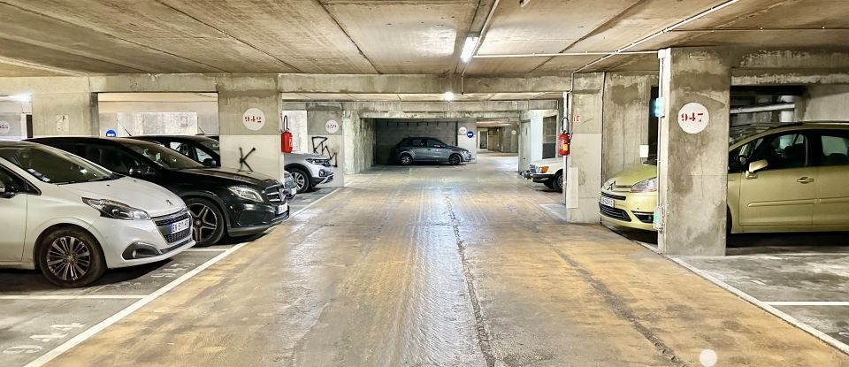 Parking/garage/box de 10 m² à Paris (75010)