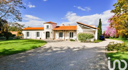 Maison traditionnelle 5 pièces de 210 m² à Niort (79000)