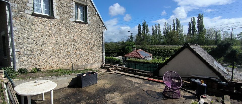 House 4 rooms of 105 m² in Le Val d'Hazey (27940)