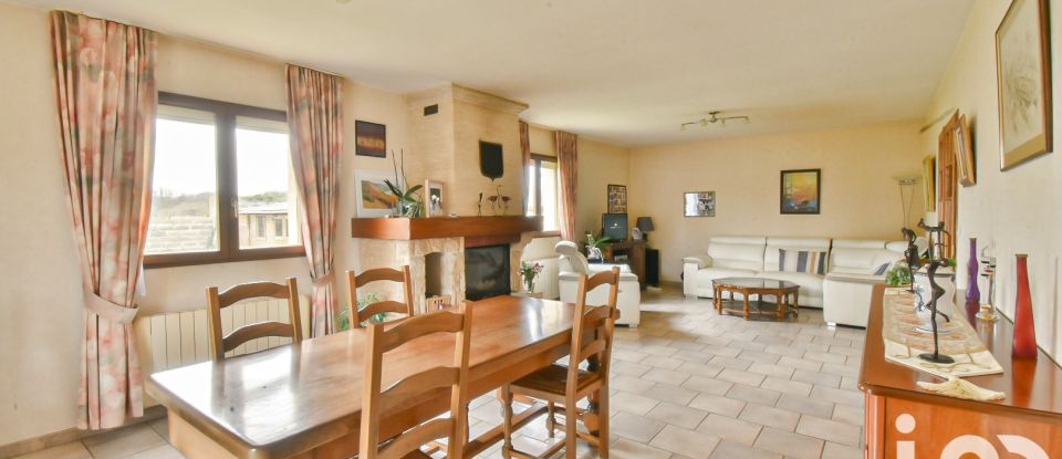 Traditional house 9 rooms of 184 m² in Le Val-David (27120)