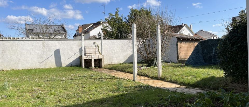 Maison 4 pièces de 91 m² à Saint-Jean-de-la-Ruelle (45140)