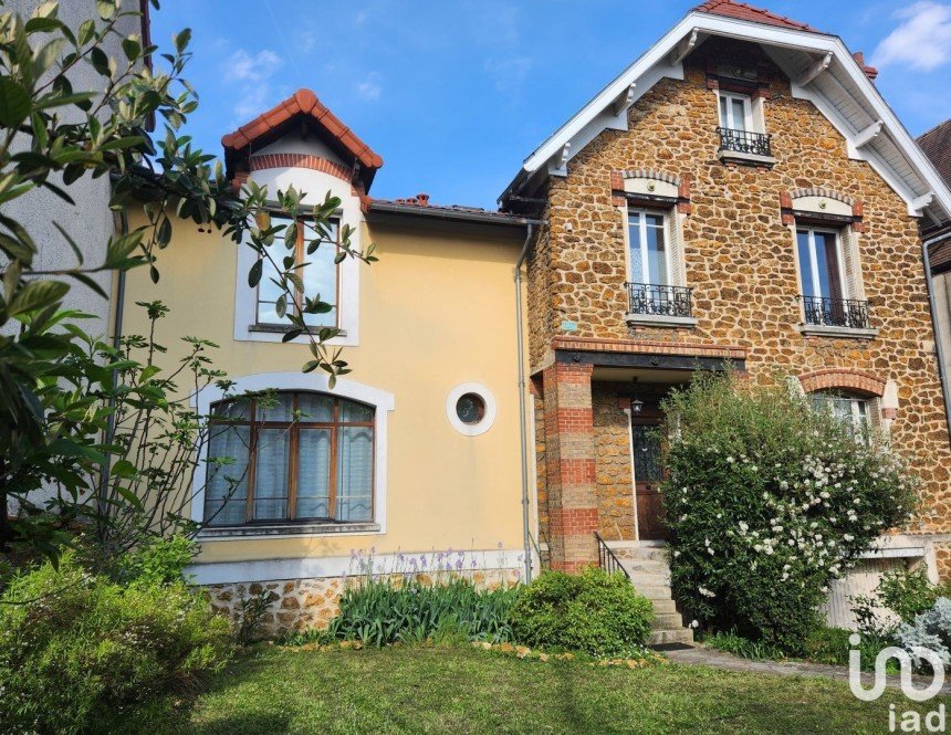 Maison 9 pièces de 220 m² à Rosny-sous-Bois (93110)