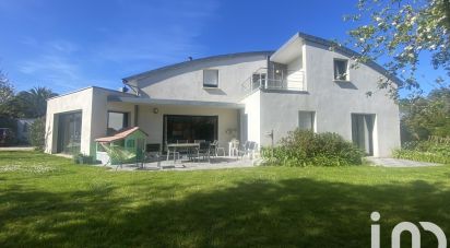House 9 rooms of 190 m² in - (22520)
