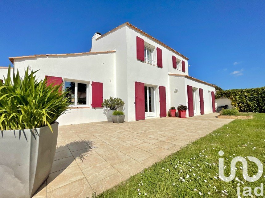 Traditional house 5 rooms of 142 m² in Saint-Brevin-les-Pins (44250)