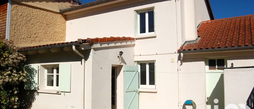 House 4 rooms of 84 m² in Millau (12100)