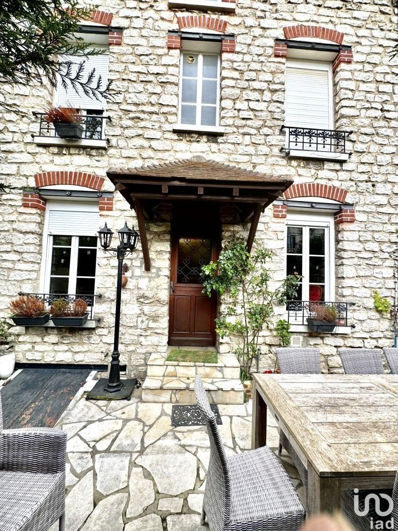 Maison 6 pièces de 115 m² à Mantes-la-Jolie (78200)