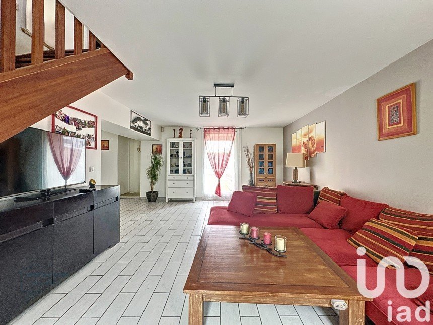 Maison traditionnelle 6 pièces de 124 m² à Le Coudray-Montceaux (91830)