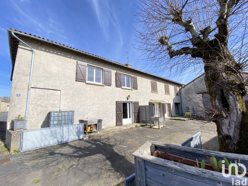 House 7 rooms of 125 m² in Charroux (86250)