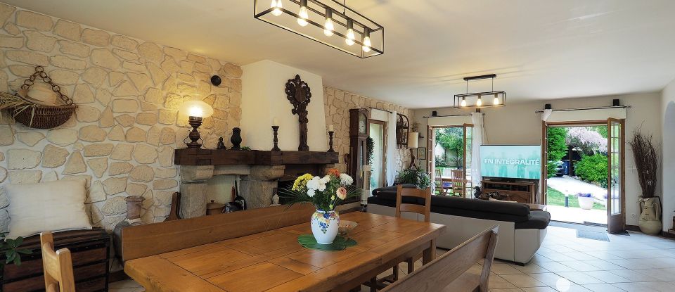 Maison traditionnelle 6 pièces de 171 m² à Montgeron (91230)