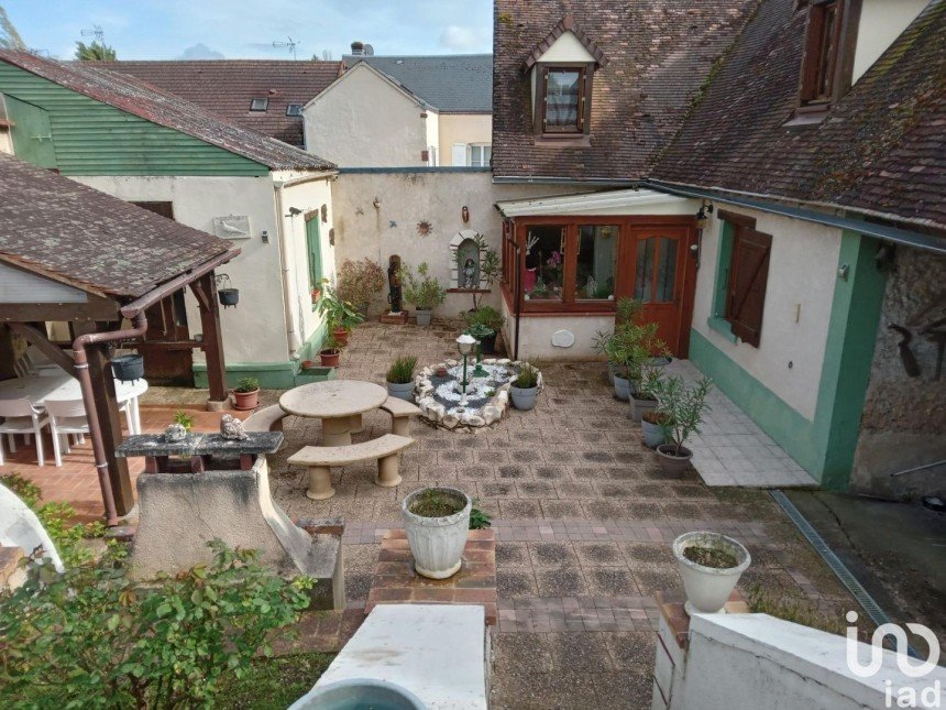 House 6 rooms of 115 m² in Béville-le-Comte (28700)