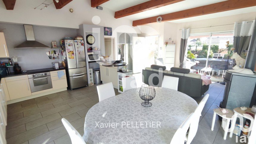 Traditional house 5 rooms of 107 m² in Villeveyrac (34560)