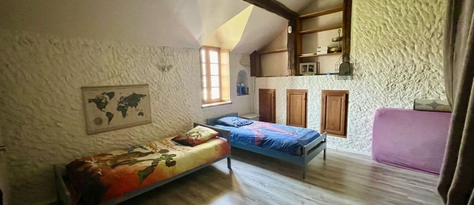 House 6 rooms of 200 m² in Briarres-sur-Essonne (45390)
