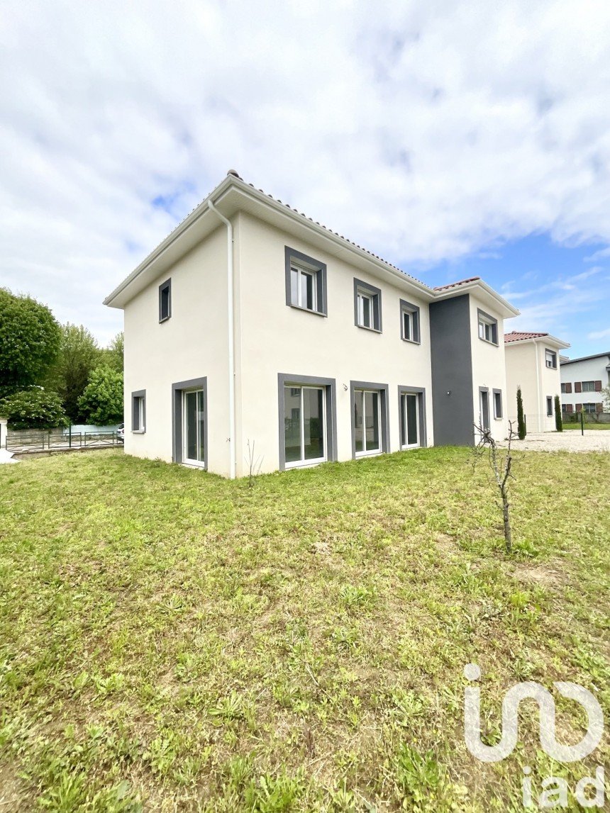 House 6 rooms of 183 m² in Beynost (01700)