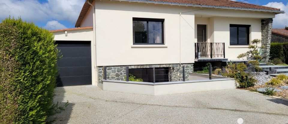 Maison traditionnelle 8 pièces de 180 m² à Saint-Pierre-du-Chemin (85120)
