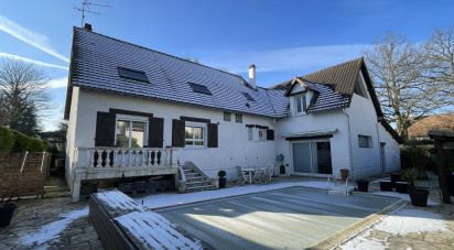 Maison traditionnelle 10 pièces de 243 m² à Sucy-en-Brie (94370)