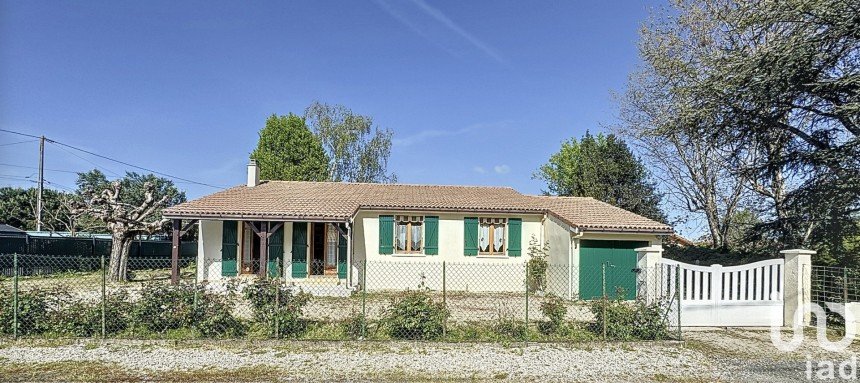 House 4 rooms of 95 m² in Saint-Vivien-de-Médoc (33590)