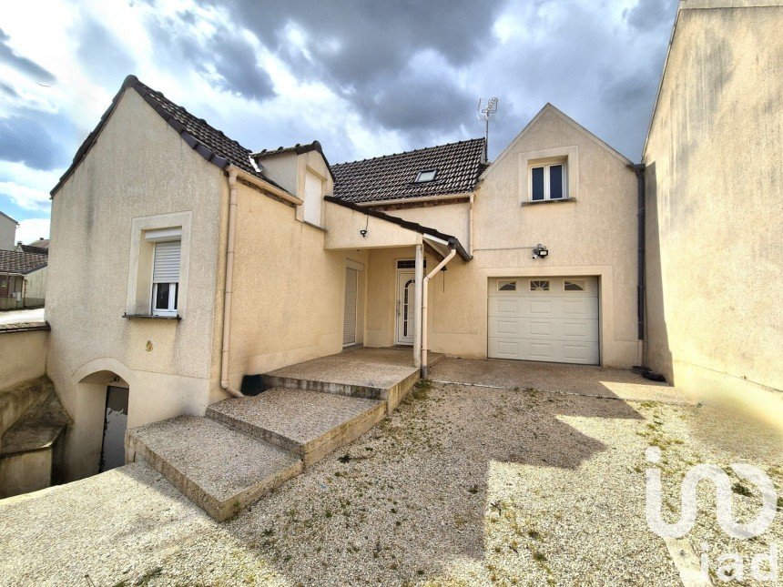 House 4 rooms of 105 m² in Villemanoche (89140)