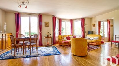 Maison traditionnelle 8 pièces de 192 m² à Noisy-le-Roi (78590)