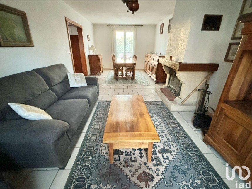 House 6 rooms of 132 m² in Venelles (13770)