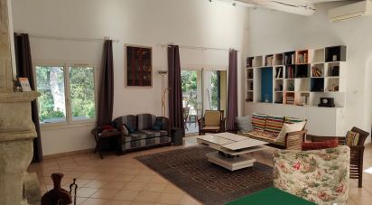 House 5 rooms of 207 m² in Istres (13800)