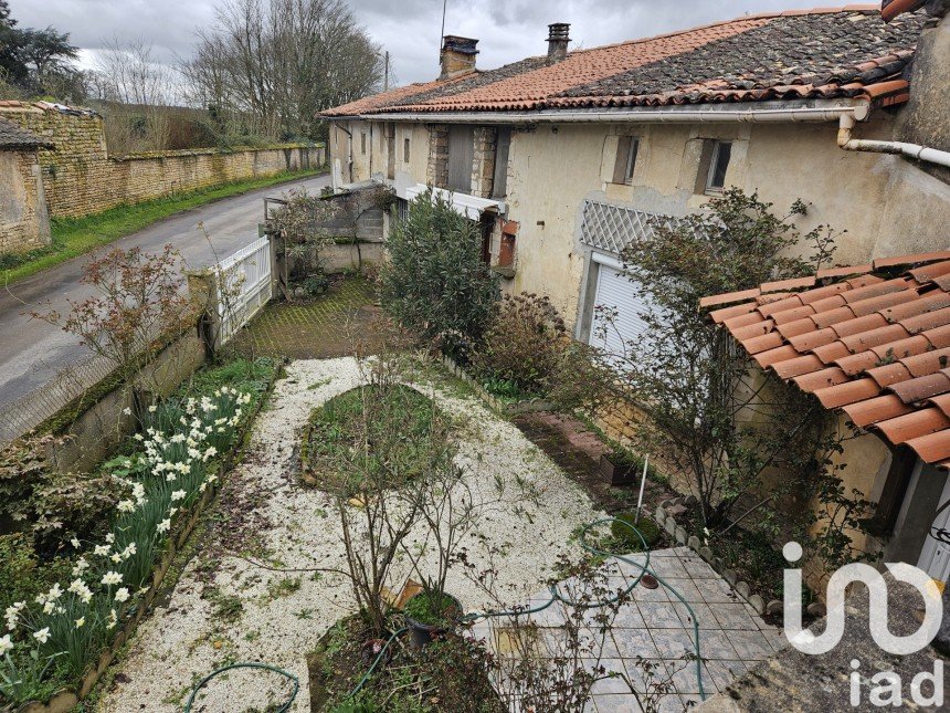 Traditional house 7 rooms of 123 m² in Montjean (16240)