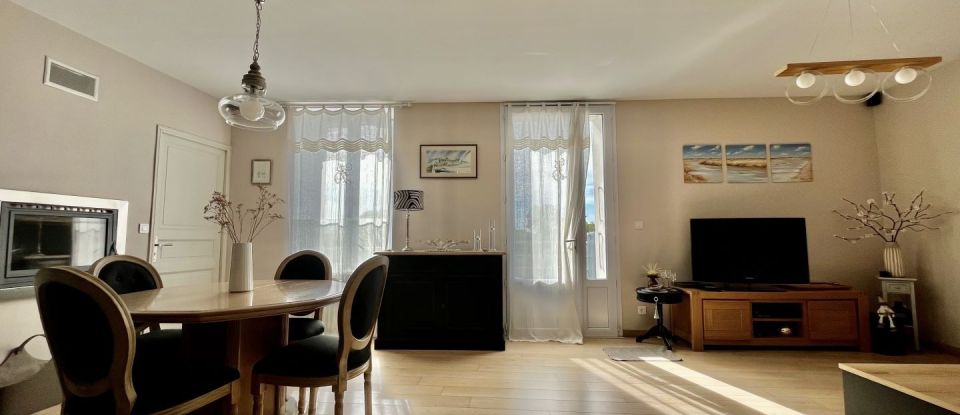 Apartment 6 rooms of 150 m² in La Rochelle (17000)