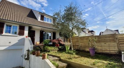 House 6 rooms of 121 m² in Champs-sur-Marne (77420)