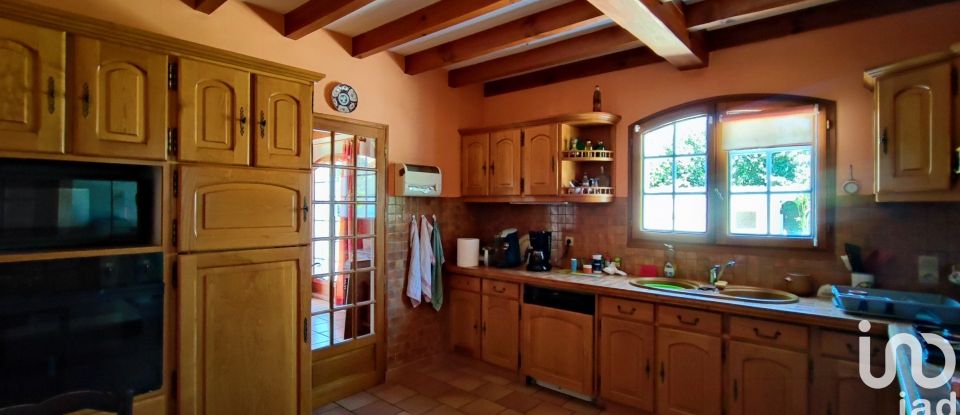 Traditional house 5 rooms of 170 m² in Onard (40380)