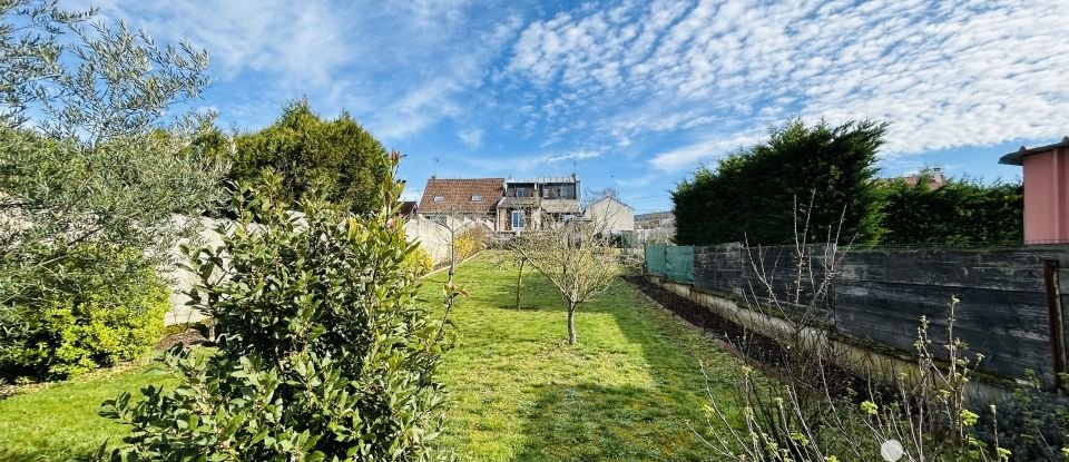 House 5 rooms of 106 m² in Soissons (02200)