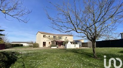 Traditional house 7 rooms of 190 m² in Chasseneuil-du-Poitou (86360)