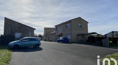 Traditional house 10 rooms of 300 m² in Chasseneuil-du-Poitou (86360)
