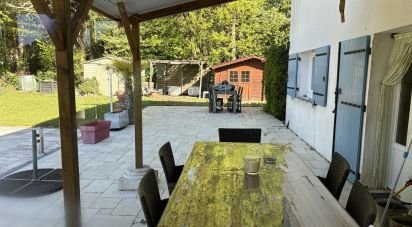 House 9 rooms of 205 m² in SAINT-AMANT (16190)