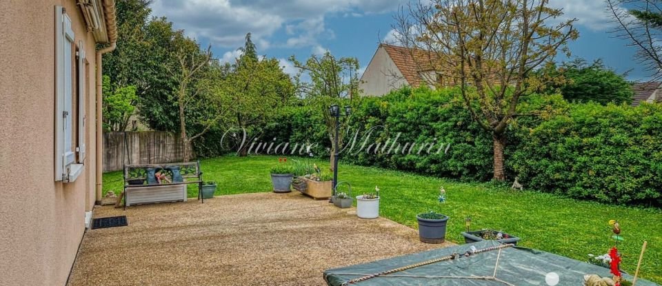 Traditional house 6 rooms of 122 m² in Le Mesnil-Aubry (95720)