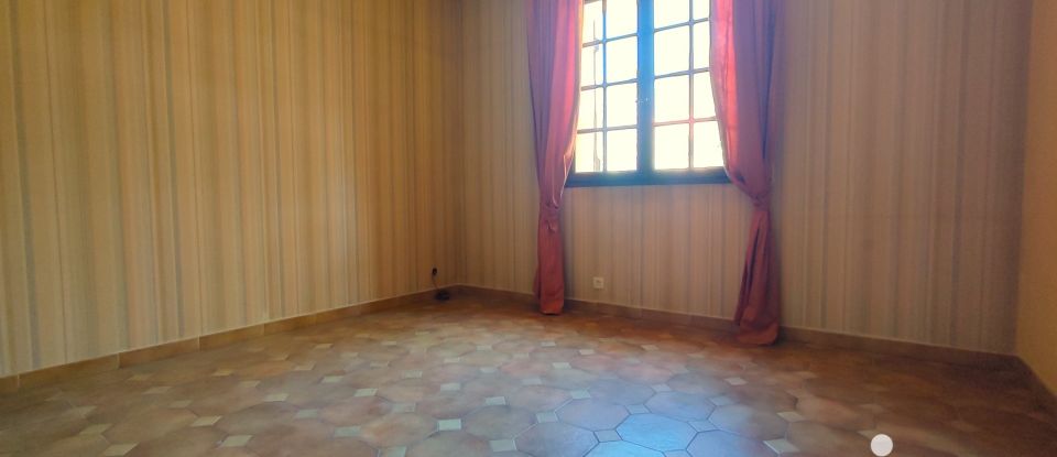 Maison traditionnelle 12 pièces de 290 m² à Trans-en-Provence (83720)