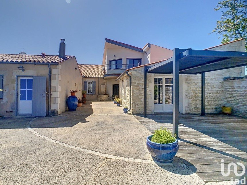 Maison 6 pièces de 223 m² à La Jarrie (17220)