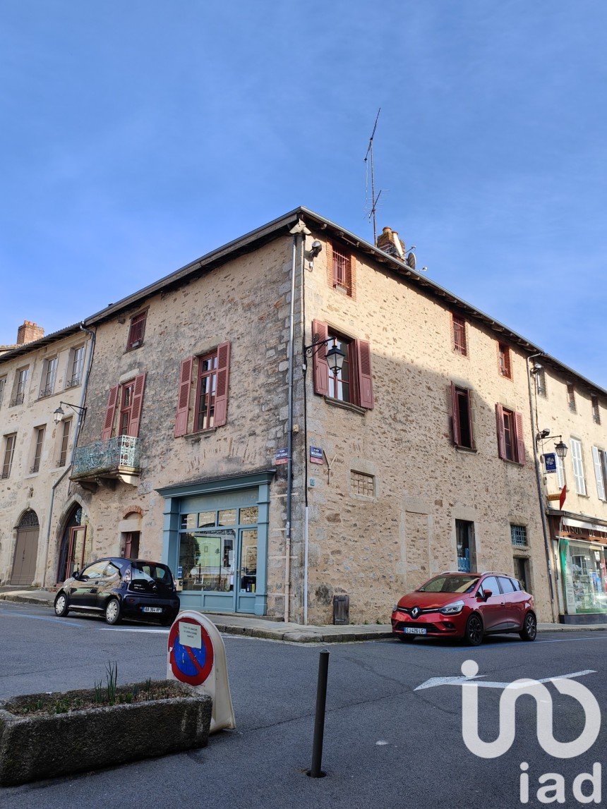 Building in Saint-Léonard-de-Noblat (87400) of 385 m²
