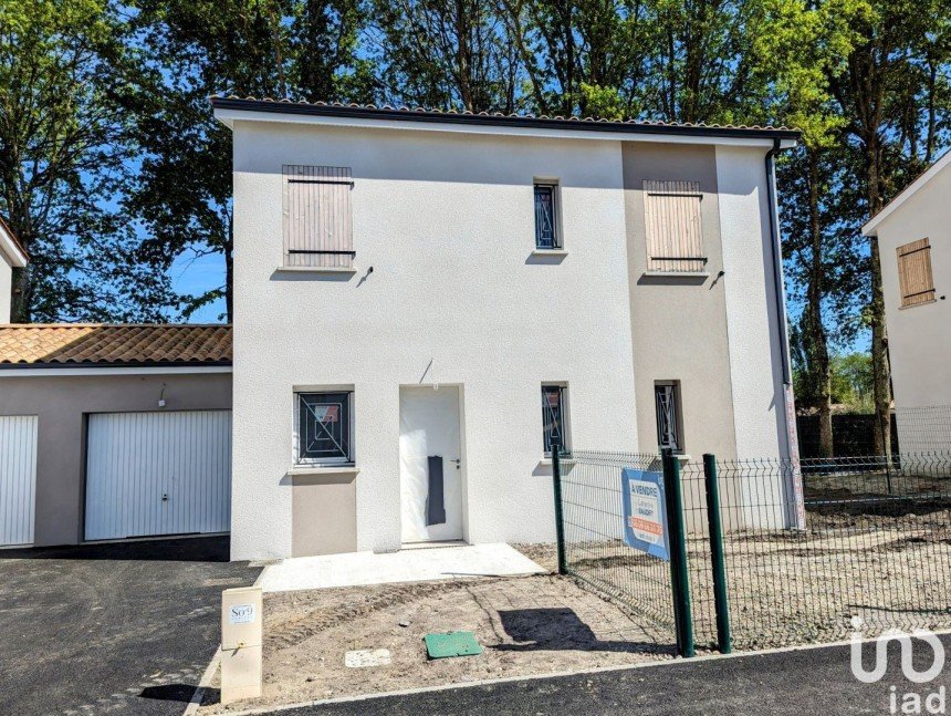 House 5 rooms of 97 m² in Saint-Michel-de-Rieufret (33720)