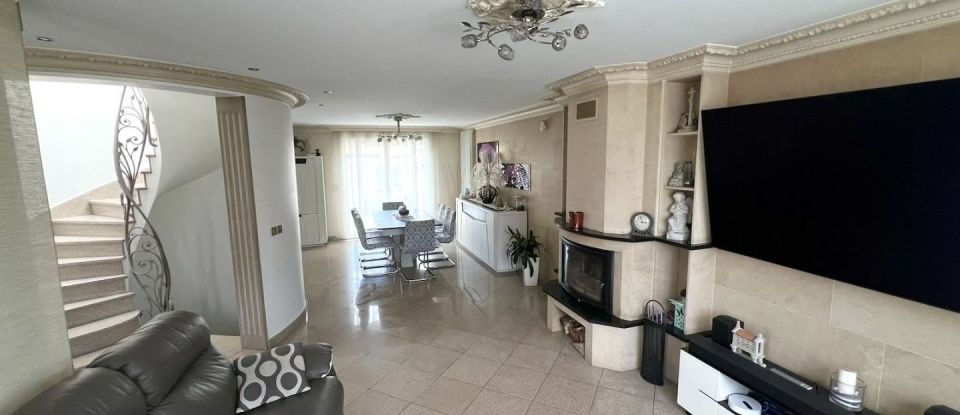 House 6 rooms of 180 m² in Drancy (93700)