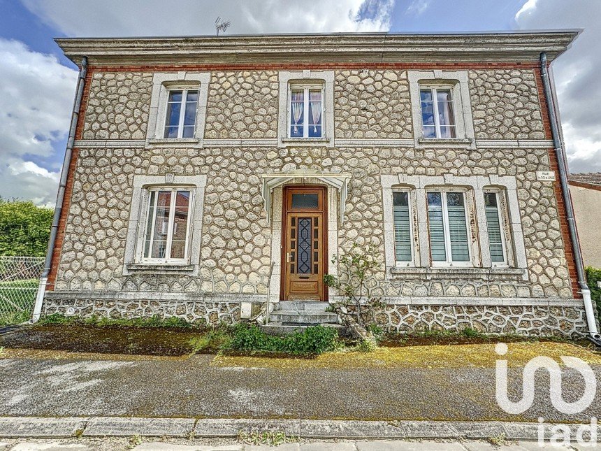 Maison de campagne 5 pièces de 163 m² à Ville-sur-Tourbe (51800)