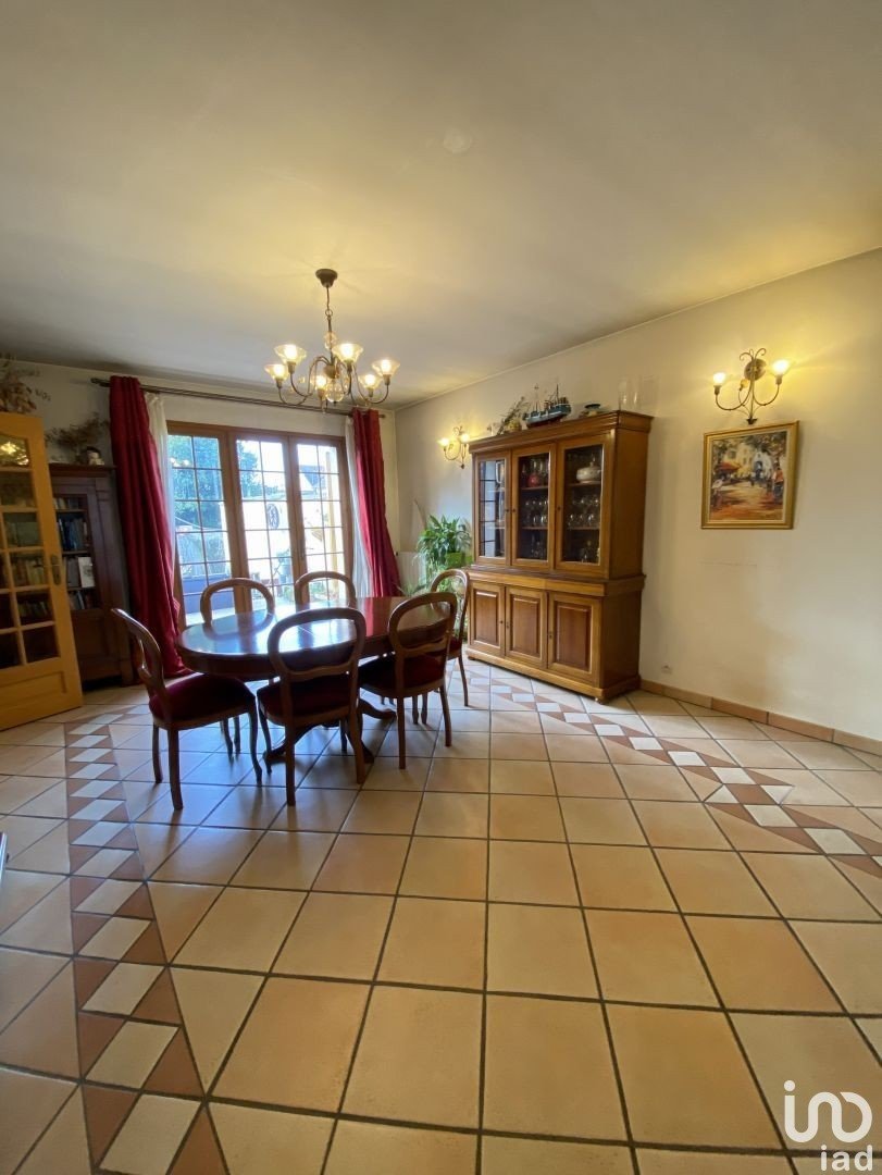 House 6 rooms of 146 m² in Tremblay-en-France (93290)